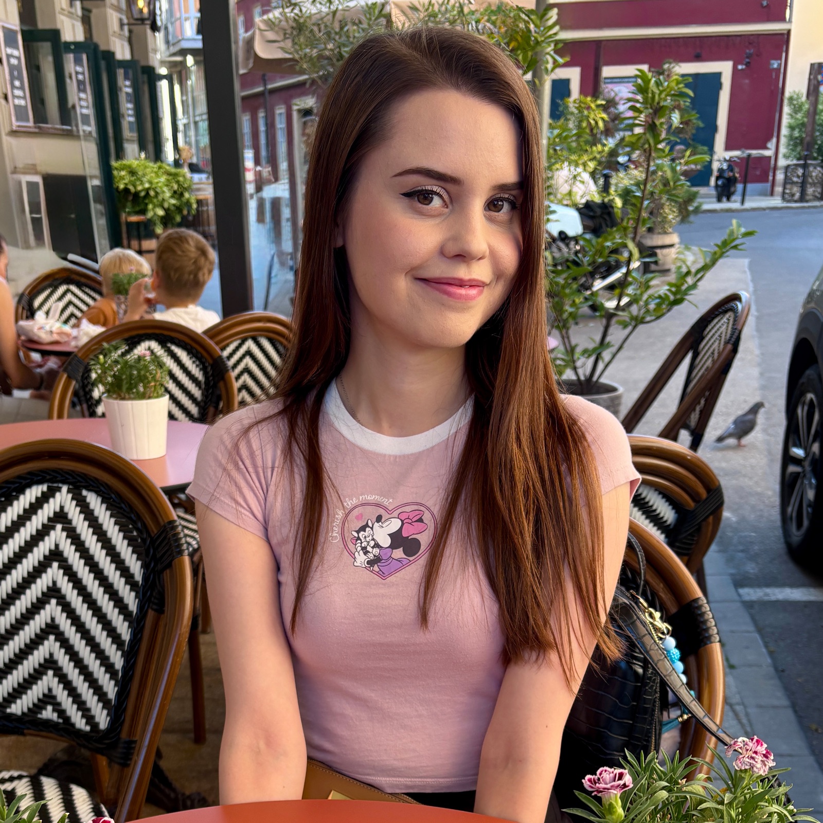 Jamie Young enjoying an afternoon at a cafe