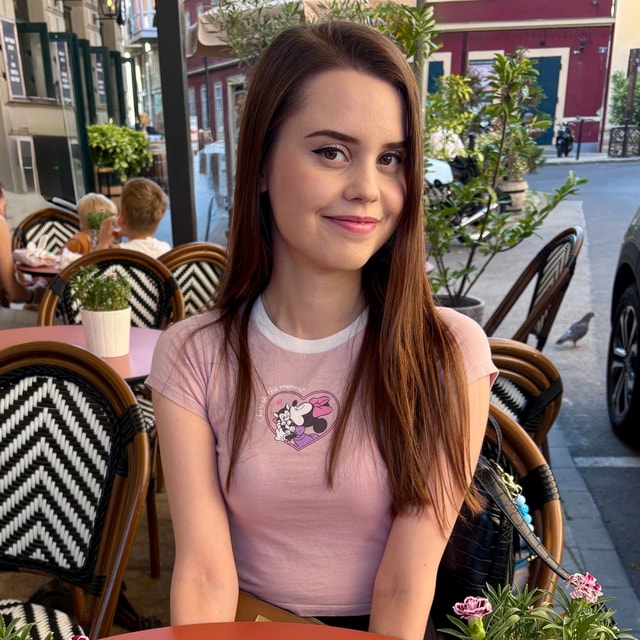 Jamie Young enjoying an afternoon at a cafe
